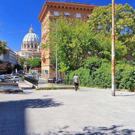 Magenta Vaticano Fornaci Рим Стая снимка